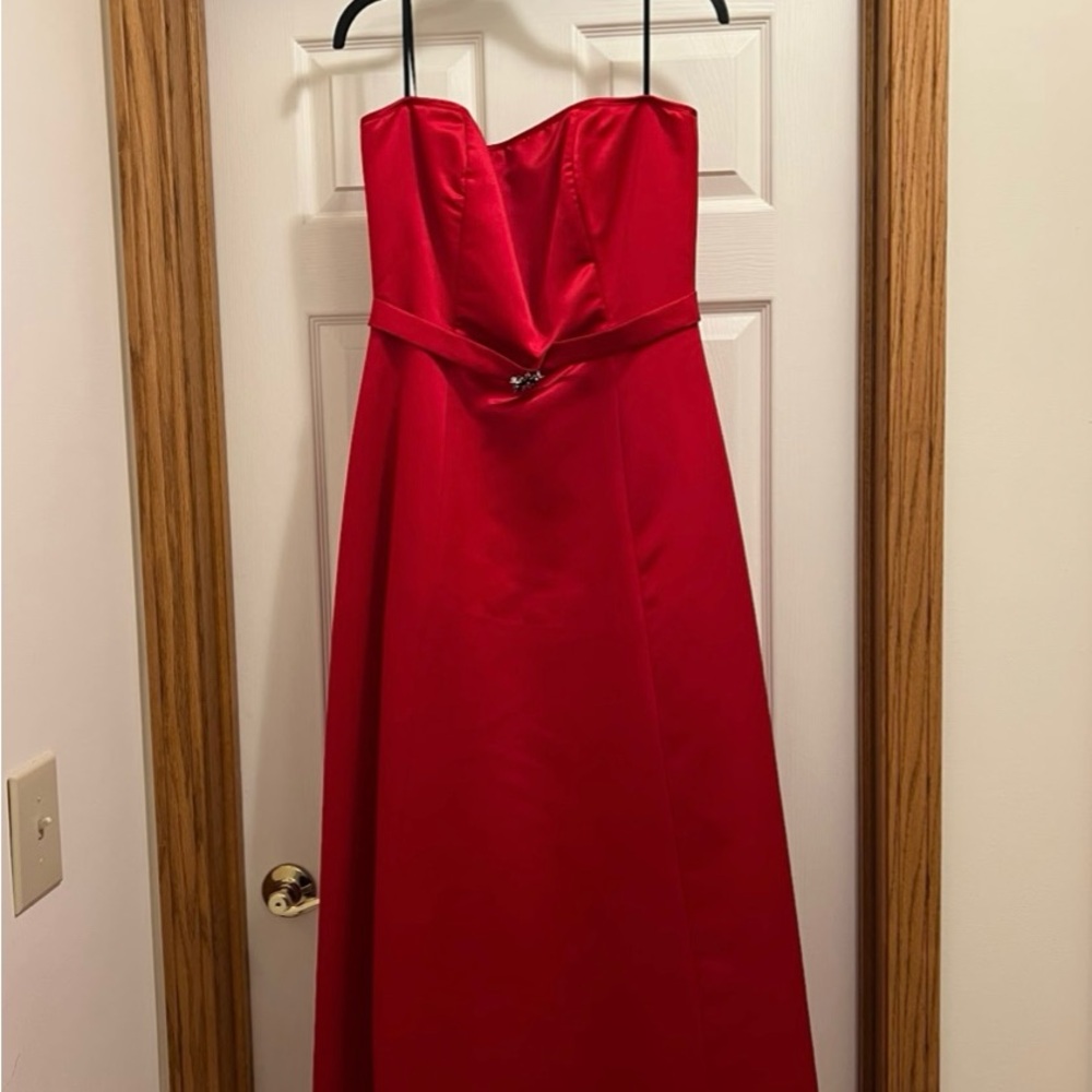 Elegant Red Strapless Dress